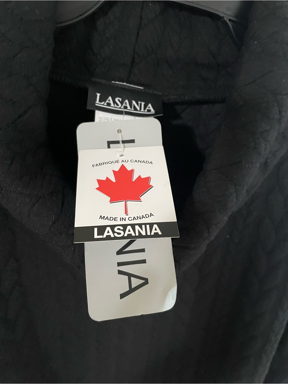 🌸 NEW Lasania Made in Canada Black Pullover Top Size 14 - Picture 3 of 5